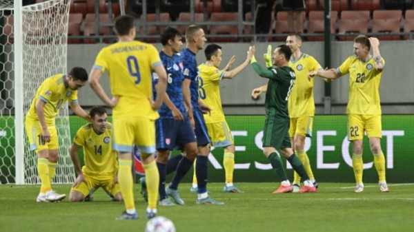 Футбол. Лига наций. Сборная Казахстана во второй раз обыграла словаков и оторвалась от преследователей в группе
Футбол. Лига наций. Сборная Казахстана во второй раз обыграла словаков и оторвалась от преследователей в группе