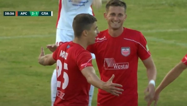 Футбол.  "Арсенал", обыграв "Славию", добился первой победы в высшей лиге
  