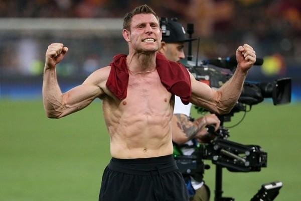 Футбол. Джеймс Милнер подписал новый контракт с "Ливерпулем"
Футбол. Джеймс Милнер подписал новый контракт с "Ливерпулем"