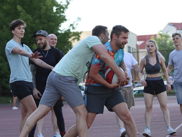 Снытина после завершения сезона устроила тур по диаспорам — снимает новое шоу и учит играть в баскетбол беларусов Снытина после завершения сезона устроила тур по диаспорам — снимает новое шоу и учит играть в баскетбол беларусов