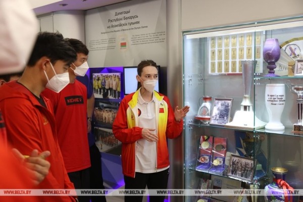 ФОТОФАКТ: Сборная КНР по гандболу посетила НОК Беларуси ФОТОФАКТ: Сборная КНР по гандболу посетила НОК Беларуси