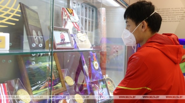 ФОТОФАКТ: Сборная КНР по гандболу посетила НОК Беларуси ФОТОФАКТ: Сборная КНР по гандболу посетила НОК Беларуси