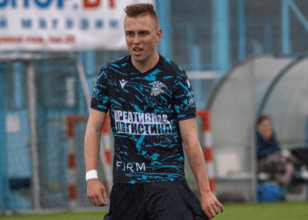 Футболист-гонщик (тот, который летал по Минску на «Финике») снова не грустит: разогнался до 300, опять взял пистолет за руль и даже нашел новый клуб Футболист-гонщик (тот, который летал по Минску на «Финике») снова не грустит: разогнался до 300, опять взял пистолет за руль и даже нашел новый клуб