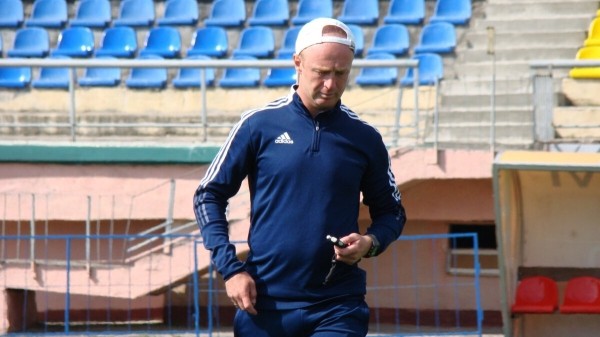 Как суперзакрытый тренер, чьего сына обвинили в посадке Протасевича, сделал неожиданных лидеров ЧБ – матчами управляет с трибун, иерархия клуба не та, что на бумаге Как суперзакрытый тренер, чьего сына обвинили в посадке Протасевича, сделал неожиданных лидеров ЧБ – матчами управляет с трибун, иерархия клуба не та, что на бумаге