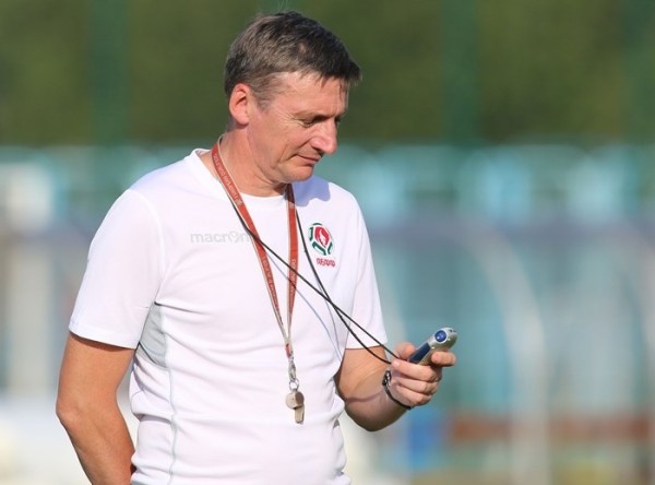 Из сборной Беларуси не особо принято увольняться после провалов (хоть серия поражений, хоть 0:8). Хотя Кондратьев уходил сам – сказав, что не поможет и идеал тренера