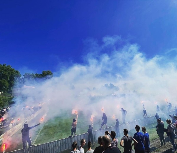 Как беларусы выиграли немецкий Д6: файерное прощание со 100-летним стадионом, фото с БЧБ и флагом Украины (а еще россиянином), танец кипера с тренером