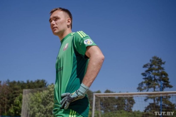 Як загаварыць па-беларуску – дае парады выбітны брамнік з пляжнага футбола. Яму прыйсці да роднай мовы дапамаглі падзеі ва Украіне-2014, а натхніў гітарыст «Песняроў» Як загаварыць па-беларуску – дае парады выбітны брамнік з пляжнага футбола. Яму прыйсці да роднай мовы дапамаглі падзеі ва Украіне-2014, а натхніў гітарыст «Песняроў»