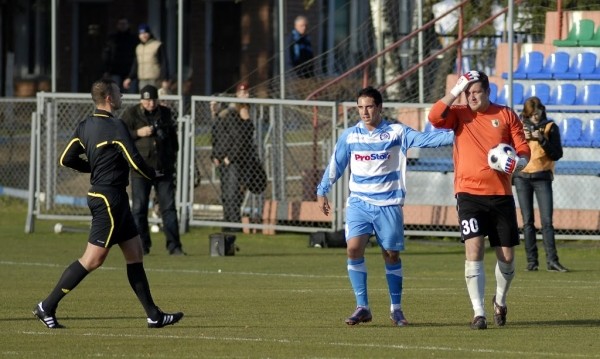 Экс-форвард сборной и БАТЭ играет в «вышке» с лишним весом. Он далеко не первый толстячок в белфутболе