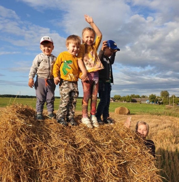 Як загаварыць па-беларуску – дае парады выбітны брамнік з пляжнага футбола. Яму прыйсці да роднай мовы дапамаглі падзеі ва Украіне-2014, а натхніў гітарыст «Песняроў» Як загаварыць па-беларуску – дае парады выбітны брамнік з пляжнага футбола. Яму прыйсці да роднай мовы дапамаглі падзеі ва Украіне-2014, а натхніў гітарыст «Песняроў»