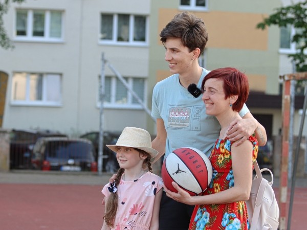 Снытина после завершения сезона устроила тур по диаспорам — снимает новое шоу и учит играть в баскетбол беларусов Снытина после завершения сезона устроила тур по диаспорам — снимает новое шоу и учит играть в баскетбол беларусов