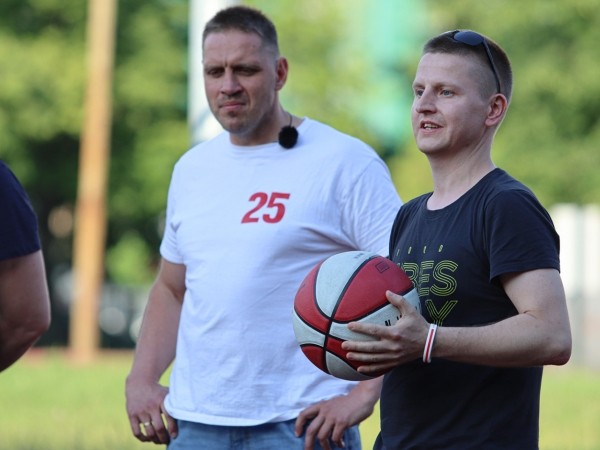 Снытина после завершения сезона устроила тур по диаспорам — снимает новое шоу и учит играть в баскетбол беларусов Снытина после завершения сезона устроила тур по диаспорам — снимает новое шоу и учит играть в баскетбол беларусов