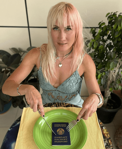 Эта парашютистка хотела съесть белпаспорт: училась прыжкам в городке, разрушенном россиянами, в 2020-м звала Лукашенко уйти, а теперь считает марионеткой Путина Эта парашютистка хотела съесть белпаспорт: училась прыжкам в городке, разрушенном россиянами, в 2020-м звала Лукашенко уйти, а теперь считает марионеткой Путина