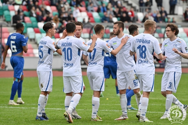 Футбол. Чемпионат Беларуси. 12-й тур. Минское "Динамо" в гостях у брестского, "Минск" против "Белшины". Онлайн — в 16.00
Футбол. Чемпионат Беларуси. 12-й тур. Минское "Динамо" в гостях у брестского, "Минск" против "Белшины". Онлайн — в 16.00