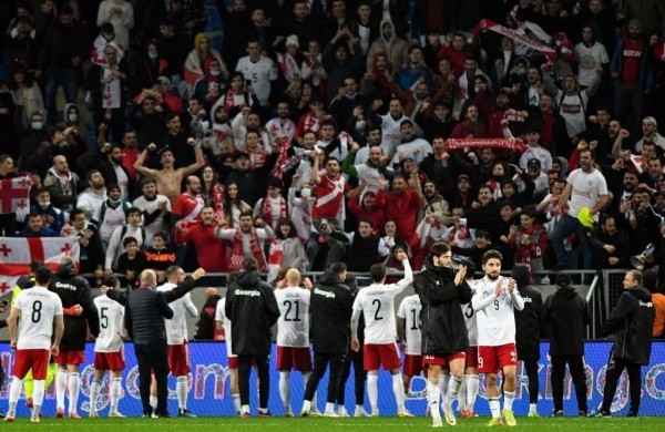 Полтора года назад сборная Беларуси жестко облажалась в матче с Грузией (упустила шанс попасть на Евро и не поддержала народ) – какая же разная судьба у этих команд!