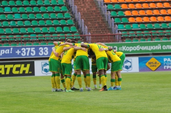 Футбол.  "Неман" обыграл "Днепр", добыв четвертую победу в одиннадцати матчах
 