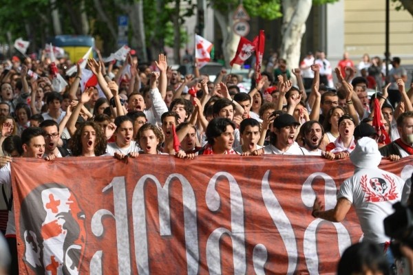 Полтора года назад сборная Беларуси жестко облажалась в матче с Грузией (упустила шанс попасть на Евро и не поддержала народ) – какая же разная судьба у этих команд!