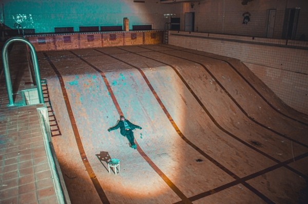 Заброшенный бассейн в Гомеле доживает последние дни – самое время для атмосферной фотосесии