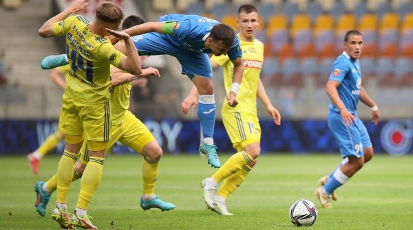 БАТЭ уступил "Ислочи" в матче футбольного чемпионата Беларуси