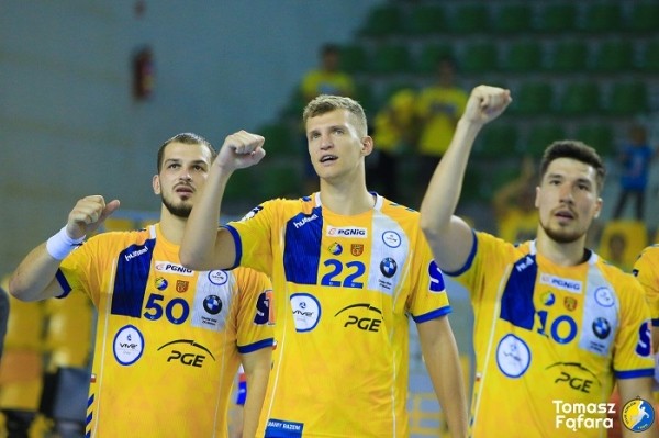 В еврофутболе беларусов мизер и в основном они вылетают, зато в гандболе и волейболе берут трофеи и борются за медали в Греции, Италии и т.д.