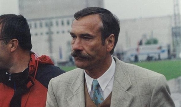 Сын Юревича из КГБ (похоже, сажал самолет) работал в Гомеле, когда отец брал там медали – Василюк был неудержим, коуч получил пистолет, а потом все развалилось