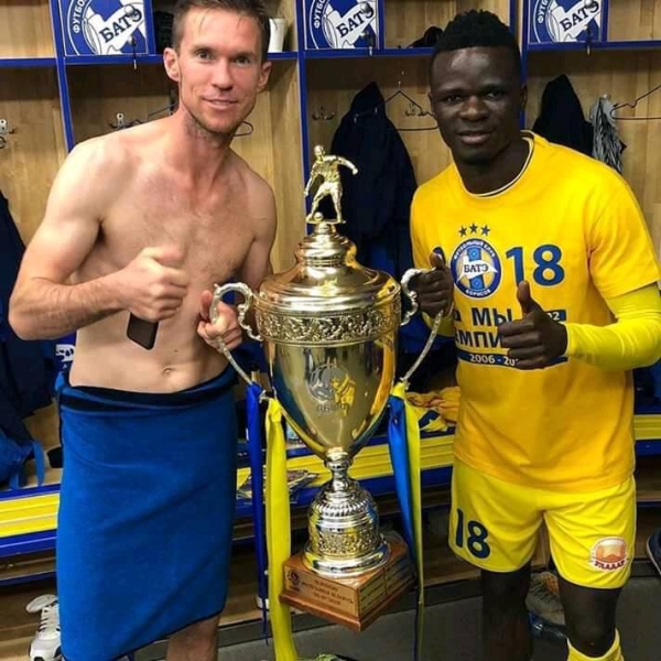 Сейчас в БАТЭ ну очень много (по меркам Борисова) чернокожих игроков: а ведь недавно одного убрали и вообще у африканцев в клубе мало что получалось Сейчас в БАТЭ ну очень много (по меркам Борисова) чернокожих игроков: а ведь недавно одного убрали и вообще у африканцев в клубе мало что получалось