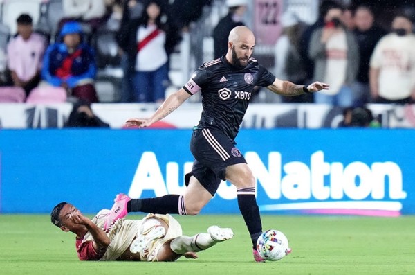 Бэйл улетел в МЛС – там мощная компания: Дуглас Коста, Матюиди, Чичарито. И кризисный Алешандре Пато