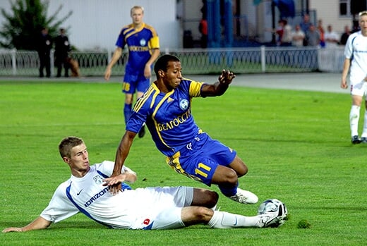 Сейчас в БАТЭ ну очень много (по меркам Борисова) чернокожих игроков: а ведь недавно одного убрали и вообще у африканцев в клубе мало что получалось Сейчас в БАТЭ ну очень много (по меркам Борисова) чернокожих игроков: а ведь недавно одного убрали и вообще у африканцев в клубе мало что получалось