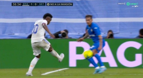 Разбираем тривелу: от бразильцев до Модрича, от истории – к физике и важности швов на мячах