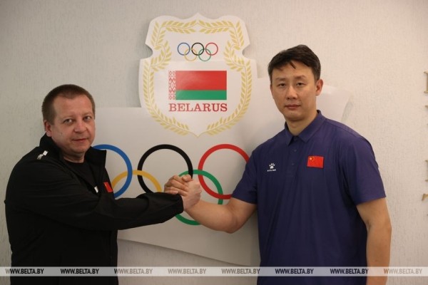 ФОТОФАКТ: Сборная КНР по гандболу посетила НОК Беларуси ФОТОФАКТ: Сборная КНР по гандболу посетила НОК Беларуси