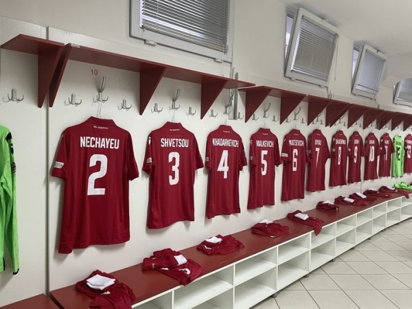 Футбол.  Лига наций. Беларусь — Словакия: Павлюченко в воротах, Бахар, Эбонг и Климович на острие
  