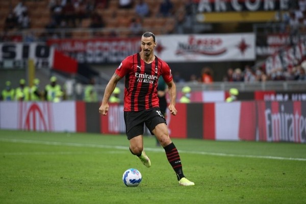 Златан – лев, но колени его измучили. Не спал из-за боли, жидкость откачивали каждую неделю