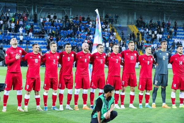 Футбол. Артем Гульков: нам нужно свыкнуться с мыслью, что мы футбольные карлики
Футбол. Артем Гульков: нам нужно свыкнуться с мыслью, что мы футбольные карлики