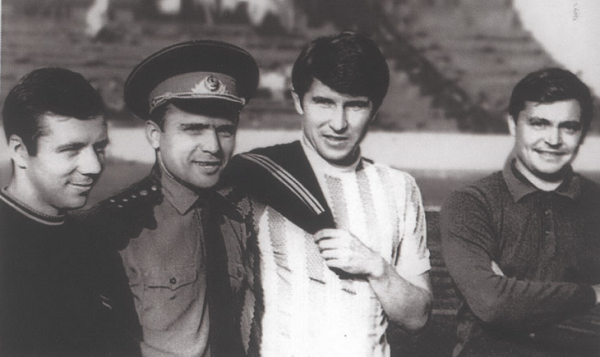 Первый за 27 лет «народный писатель» – экс-футболист «Динамо»: вошел в историю украинцев, почти украл факел ОИ с Медведем, описывал член президента США Первый за 27 лет «народный писатель» – экс-футболист «Динамо»: вошел в историю украинцев, почти украл факел ОИ с Медведем, описывал член президента США