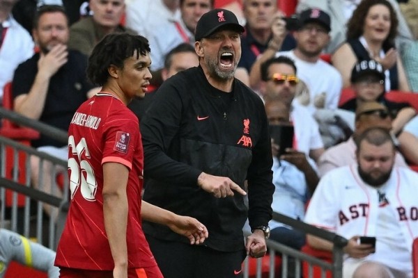 Тактические итоги сезона: упор на один фланг (спасибо «Ливерпулю» и «Барсе»), крайние защитники меняют игру, эпоха Месси и Роналду заканчивается Тактические итоги сезона: упор на один фланг (спасибо «Ливерпулю» и «Барсе»), крайние защитники меняют игру, эпоха Месси и Роналду заканчивается