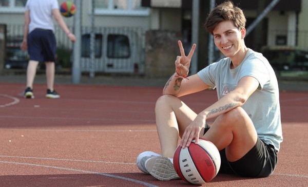 Снытина после завершения сезона устроила тур по диаспорам — снимает новое шоу и учит играть в баскетбол беларусов Снытина после завершения сезона устроила тур по диаспорам — снимает новое шоу и учит играть в баскетбол беларусов