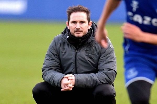 Футбол. Фрэнк Лампард оштрафован за критику арбитра после матча "Эвертона" с "Ливерпулем"
Футбол. Фрэнк Лампард оштрафован за критику арбитра после матча "Эвертона" с "Ливерпулем"