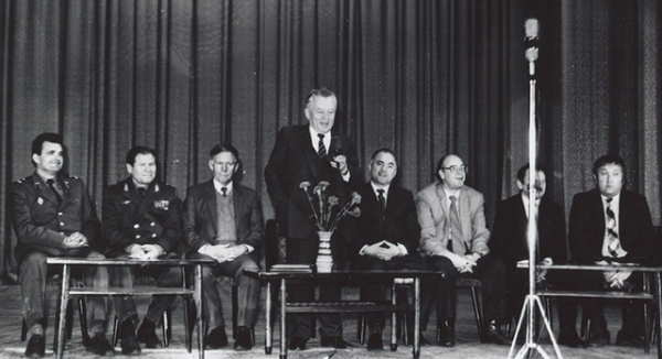 Первый за 27 лет «народный писатель» – экс-футболист «Динамо»: вошел в историю украинцев, почти украл факел ОИ с Медведем, описывал член президента США Первый за 27 лет «народный писатель» – экс-футболист «Динамо»: вошел в историю украинцев, почти украл факел ОИ с Медведем, описывал член президента США