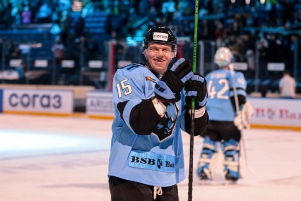 Хоккей.  Артем Демков перешел из минского "Динамо" в московский "Спартак"
 