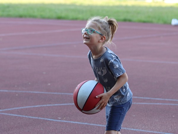 Снытина после завершения сезона устроила тур по диаспорам — снимает новое шоу и учит играть в баскетбол беларусов Снытина после завершения сезона устроила тур по диаспорам — снимает новое шоу и учит играть в баскетбол беларусов