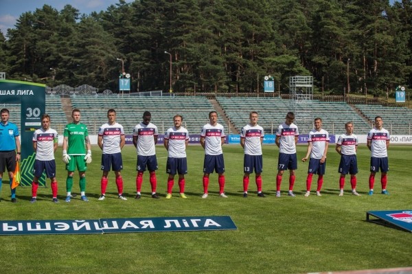 Футбольный «Минск» почти всегда живет с долгами, но сейчас происходит что-то совсем уж дивное: команда блеснула на старте, а нынче держится только на тренере Футбольный «Минск» почти всегда живет с долгами, но сейчас происходит что-то совсем уж дивное: команда блеснула на старте, а нынче держится только на тренере