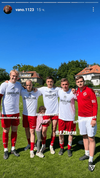 Как беларусы выиграли немецкий Д6: файерное прощание со 100-летним стадионом, фото с БЧБ и флагом Украины (а еще россиянином), танец кипера с тренером