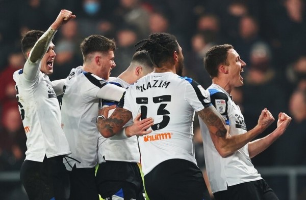 Руни все же ушел из «Дерби», хотя собирался остаться. Надоело, что не появился владелец Руни все же ушел из «Дерби», хотя собирался остаться. Надоело, что не появился владелец