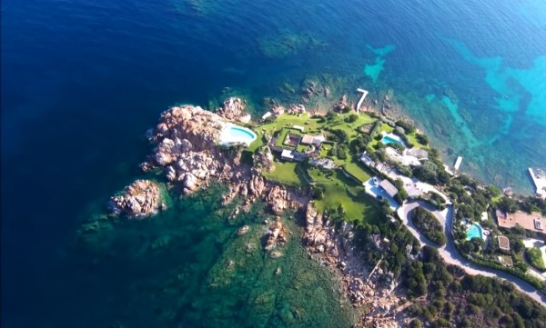 Что за виллу в Италии арестовали у минского миллиардера и его сына (силами отца гонял в «Формуле-1»): $110 млн, 25 комнат, огромный бассейн