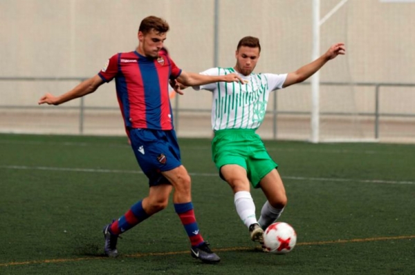 Вот как строят карьеру беларусы, которых учили футболу за рубежом: подписант за Лукашенко из школы «Ромы», вратарь академии «Милана», парень из «Герты» в Д3 Германии Вот как строят карьеру беларусы, которых учили футболу за рубежом: подписант за Лукашенко из школы «Ромы», вратарь академии «Милана», парень из «Герты» в Д3 Германии