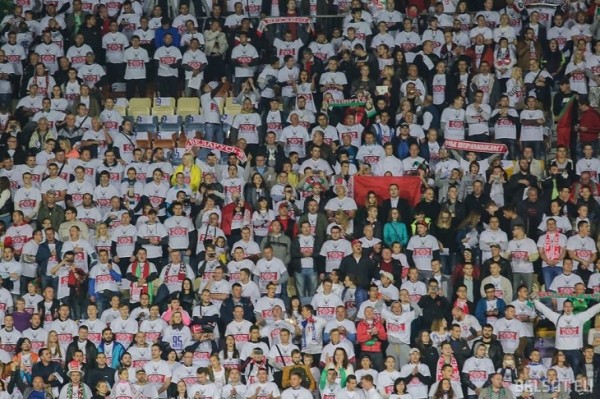 АБФФ припомнила давний бренд сборной Беларуси. Как же ярко он начинался: 300 человек на тренировке, тысячи бесплатных маек и ничья с финалистами Евро АБФФ припомнила давний бренд сборной Беларуси. Как же ярко он начинался: 300 человек на тренировке, тысячи бесплатных маек и ничья с финалистами Евро