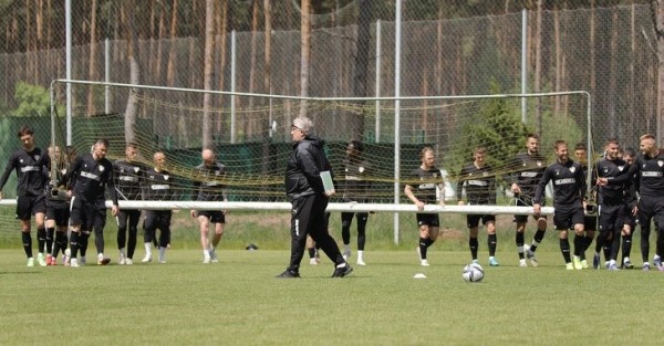 Ташуев успокоил обстановку в &laquo;Шахтере&raquo;, но не сказать, что по игре случился рывок. К тому же в клубе большие долги (и очень много надежд на еврокубки)