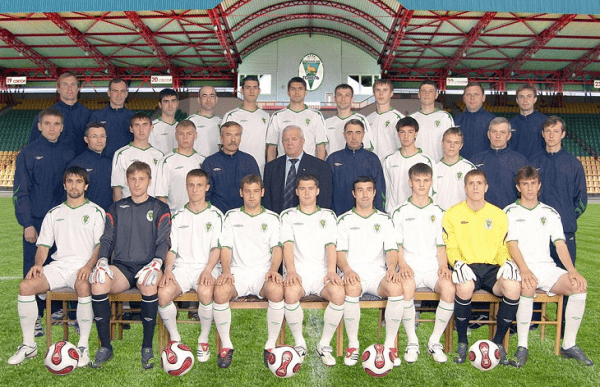 Сын Юревича из КГБ (похоже, сажал самолет) работал в Гомеле, когда отец брал там медали – Василюк был неудержим, коуч получил пистолет, а потом все развалилось