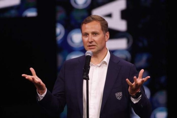 Хоккей. Глава КХЛ рассказал о предложении ФХР разделить команды на две группы в предстоящем сезоне
Хоккей. Глава КХЛ рассказал о предложении ФХР разделить команды на две группы в предстоящем сезоне