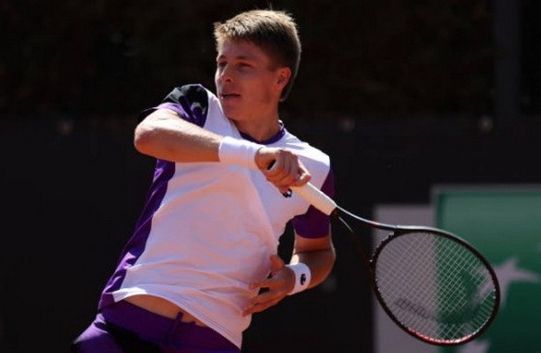 Теннис.  Илья Ивашко вышел в четвертьфинал турнира в Хертогенбосе
 