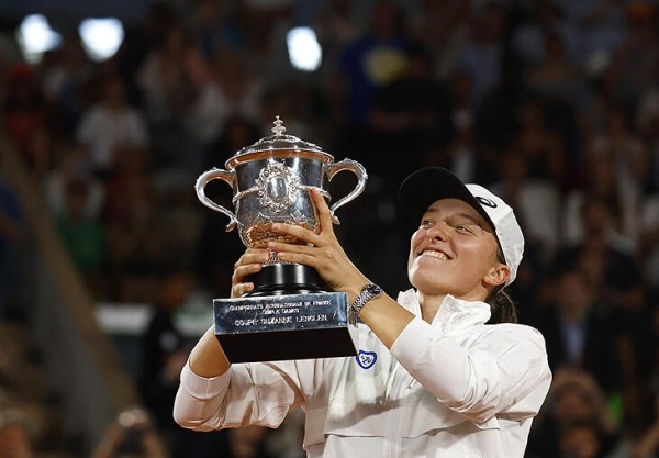 Ига Швентек – нереальная! Титул «Ролан Гаррос», 35 побед подряд – она в два раза лучше всех в туре Ига Швентек – нереальная! Титул «Ролан Гаррос», 35 побед подряд – она в два раза лучше всех в туре